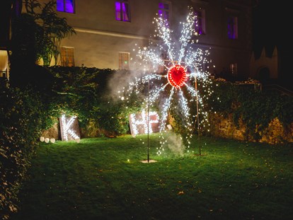 Hochzeit - Trauung im Freien - Bezirk Klagenfurt - Feuerwerk im Garten  - Schloss Maria Loretto am Wörthersee
