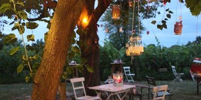 Hochzeit - Art der Location: im Freien - Donauraum - Auch Abends am Feuer gemütlich den Tag ausklingen lassen. - Weingut Weinhandwerk