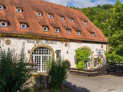 Hochzeit - Umgebung: in den Bergen - Heiraten auf Schloss Horneck / Eventscheune 