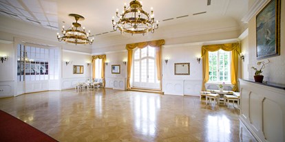 Hochzeit - Umgebung: im Park - Győr-Moson-Sopron - Ballsaal - Schlosshotel Szidónia