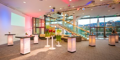 Hochzeit - Trauung im Freien - Rothenthurn - Ob Drauterrasse, Penthouse oder Foyer - wir bieten Ihnen für Ihren Empfang ein Zauberhaftes Ambiente! (Foyer Congress Center) - voco Villach