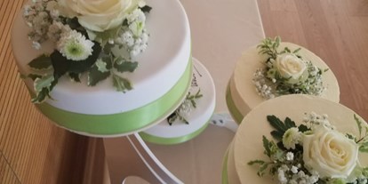 Hochzeit - Umgebung: in den Bergen - Oberösterreich - Hochzeitstorte von der Haus eigenen Konditormeisterin  - ABP Burgers