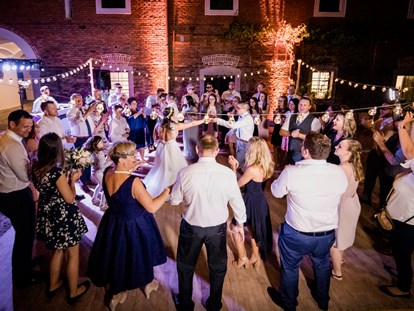 Hochzeit - Hochzeits-Stil: Boho-Glam - Seitenstetten - Stimmung am Tanzboden - KletzmayrHof