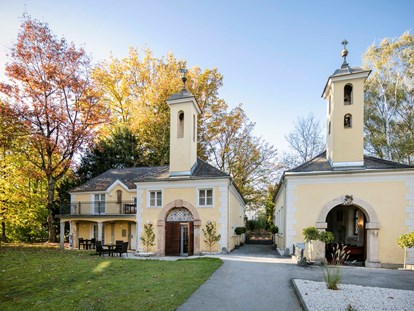 Hochzeit - Wickeltisch - Elsbethen - Der romantische Kapellenhof mit barocker Kapelle und der Alten Pfarrei - ARCOTEL Castellani Salzburg