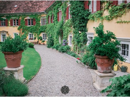 Hochzeit - Garten - Steiermark - Heiraten im Schloss Ottersbach in Grossklein (Steiermark).
Foto © blissanddelight.com - Schloss Ottersbach