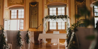 Hochzeit - Preisniveau: moderat - Friedrichshafen - Eine standesamtliche Trauung im Spiegelsaal. - Neues Schloss Meersburg