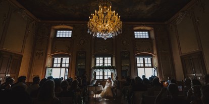 Hochzeit - Art der Location: im Freien - Gaienhofen - Eine standesamtliche Trauung im Spiegelsaal. - Neues Schloss Meersburg