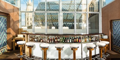 Hochzeit - Umgebung: in einer Stadt - Wien Landstraße - Bar mit Blick auf den Stephansdom - Ristorante Settimo Cielo