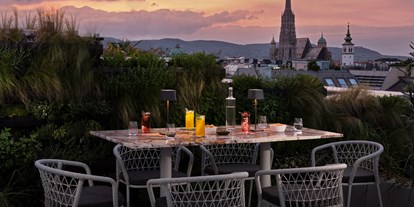 Hochzeit - Art der Location: Restaurant - Wien Penzing - Atmosphere Rooftop Bar - The Ritz-Carlton, Vienna