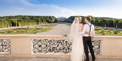 Hochzeit - Wien - Hochzeitsbilder können im Freibereich am ganzen Freigelände gemacht werden (ausgenommen sind die Bereiche mit gesondertem Eintritt)  - Schloss Schönbrunn Orangerie und Apothekertrakt 