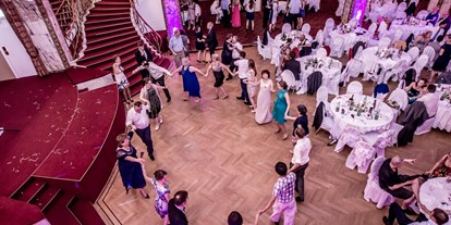 Hochzeit - Umgebung: in einer Stadt - Wien - Party der Hochzeitsgäste - Austria Trend Parkhotel Schönbrunn