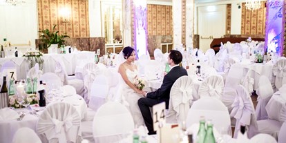 Hochzeit - Umgebung: in einer Stadt - Wien - das Brautpaar in unserem Ballsaal - Austria Trend Parkhotel Schönbrunn