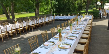 Hochzeit - Umgebung: in Weingärten - Perchtoldsdorf - Tafel einer unserer Gartenhochzeiten - Berggasthof Magdalenenhof