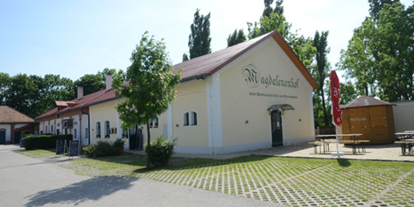 Hochzeit - barrierefreie Location - Weinviertel - Eingang Parkplatz - Berggasthof Magdalenenhof
