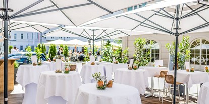 Hochzeit - Umgebung: am Fluss - Salzburg - Terrasse - K+K Restaurant am Waagplatz