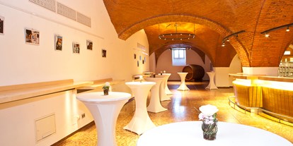 Hochzeit - Art der Location: Gasthaus - Anif - Empfang im Foyer - Stiegl-Brauwelt