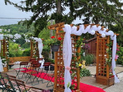 Hochzeit - Umgebung: in einer Stadt - Zwentendorf an der Donau - Hochzeitssaal Wien Rosental