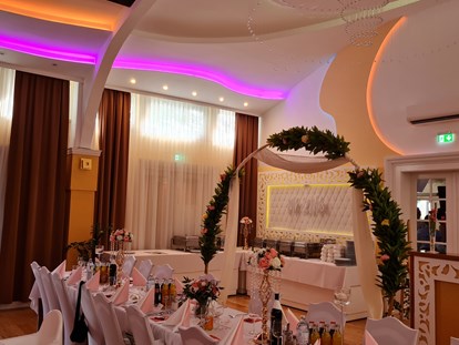Hochzeit - Umgebung: in einer Stadt - Hochzeitsring  - Hochzeitssaal Wien Rosental