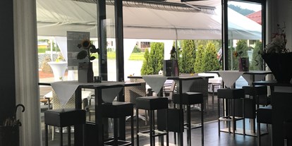 Hochzeit - Sommerhochzeit - Großlobming - direkt vom Cafè -/Bar Bereich gelangt man zur Terasse - Hotel Fohnsdorf