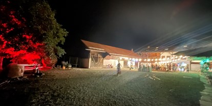 Hochzeit - Art der Location: Scheune - Hochzeit mit nächtlicher Beleuchtung - Hochzeitslocation Lamplstätt - 3 Tage feiern ohne Sperrstunde