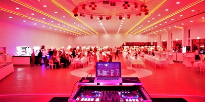 Hochzeit - Hochzeitsessen: Buffet - Beckum - Vielseitig einsetzbare Location mit modernster Lichttechnik. - BY-Eventcenter