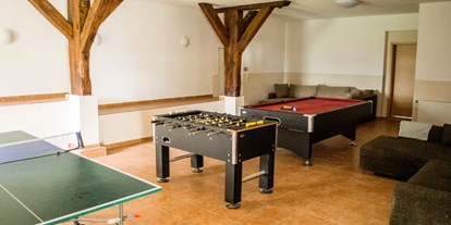 Hochzeit - Wickeltisch - Ralswiek - Großer Saal mit Bar, Licht und Soundanlage. Die Spielgeräte können bei bedarf rausgeräumt werden.  - Traumhaftes Anwesen auf Rügen in Poppelvitz
