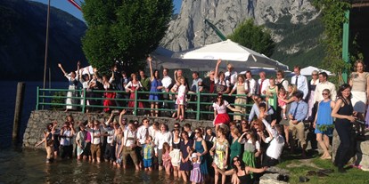 Hochzeit - Umgebung: am See - Steiermark - Abkühlung für die Hochzeitsgesellschaft im Altausseer See beim Strandcafe Restaurant - Strandcafe Restaurant