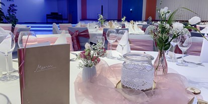 Hochzeit - Hochzeitsessen: Buffet - Deutschland - Detail Tischdeko, rosa, nach Kundenwusch, Mittel-BAR - Mittel-BAR Schönheide