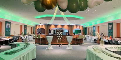 Hochzeit - Hochzeits-Stil: Fine-Art - Neumark (Vogtlandkreis) - Mittel-BAR Hochzeitslocation Erzgebirge grün Eingang mit Luftballons - Mittel-BAR Schönheide