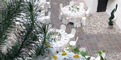 Hochzeit - Umgebung: in einer Stadt - Italien - Liebesorakel..."Er liebt mich, er liebt mich nicht“... - Schloss Maretsch