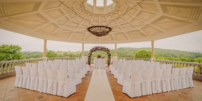 Hochzeit - Art der Location: im Freien - Pavillon mit weißen Husten - Weinschloss Thaller