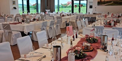 Hochzeit - Umgebung: am Land - Niederösterreich - Hochzeitstafel mit Tischgruppen/ Festsaal - W4 - Wein l Genuss l Kultur