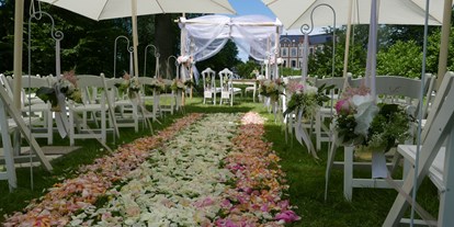 Hochzeit - Ladestation für Elektroautos - Deutschland - Trauung auf der Insel - Hotel Schloss Gamehl