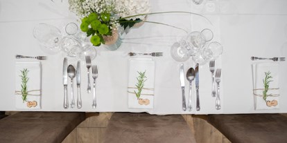Hochzeit - Wickeltisch - Tamsweg - Eine Hochzeitstafel im individuellen Weddingdesign – stimmungsvolles Ambiente für Ihr Hochzeitsfest. - Hotel & Restaurant Gambswirt