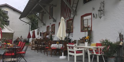 Hochzeit - Art der Location: Bauernhof/Landhaus - Neumarkt am Wallersee - Die Terrasse des Oida Voda. - Oida Voda - Das Leben ist schön!