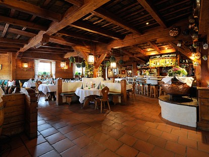 Hochzeit - Art der Location: Restaurant - Salzburg - ALM
In uriger Atmosphäre zelebrieren wir gehobene Regionalküche vom Allerfeinsten – und gerade dieser scheinbare Gegensatz macht die Oberforsthof Alm so beliebt. - Oberforsthof Alm