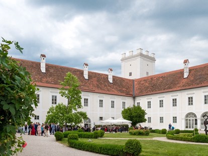 Hochzeit - Parkplatz: kostenpflichtig - Leonding - Schloss Events Enns