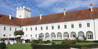 Hochzeit - Art der Location: im Freien - Donauraum - Freie Trauung im Garten - Schloss Events Enns