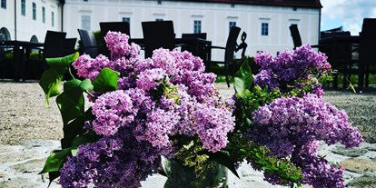 Hochzeit - Art der Location: im Freien - Donauraum - Frühlingserwachen im Schlosshof - Schloss Events Enns