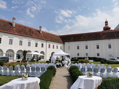 Hochzeit - Standesamt - Donauraum - Gottes Segen unter freiem Himmel, auch eine Aussentrauung ist bei uns auf Wunsch möglich - Schloss Events Enns