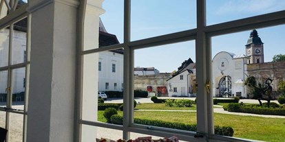Hochzeit - Art der Location: Schloss - Oberösterreich - Mittagsagape belegte Brötchen bevor es weiter zur kirchlichen Trauung geht - Schloss Events Enns