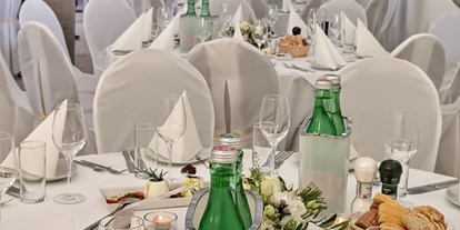 Hochzeit - Art der Location: Restaurant - Donauraum - Roastbeef mit Sauce Remoulade wird eingestellt - Schloss Events Enns