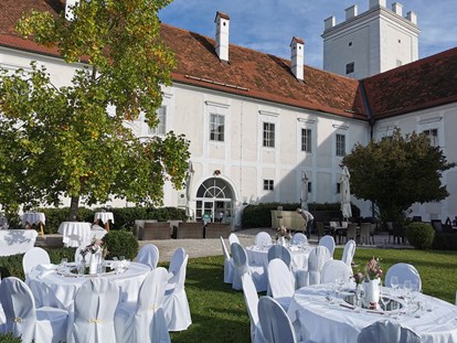 Hochzeit - Parkplatz: kostenpflichtig - Tragwein - Tischlein deck dich - Schloss Events Enns