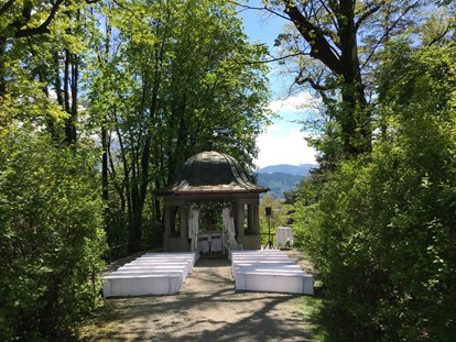 Hochzeit - Umgebung: im Park - Seefeld in Tirol - Villa Blanka