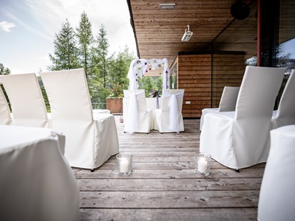 Hochzeit - nächstes Hotel - Innsbruck - Unser Außenbereich ist beliebt für eine Trauung im Freien, die Agape und den Empfang. - Lizum 1600 - Ihre Hochzeitslocation