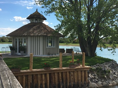 Hochzeit - Umgebung: am Land - Winden am See - Insel im hauseigenen Badesee - VILA VITA Pannonia