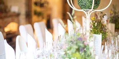 Hochzeit - Umgebung: am Land - Burgenland - Eine Hochzeitstafel im hauseigenen Weinkeller VITAKELLA. - VILA VITA Pannonia
