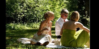 Hochzeit - Garten - Bad Kissingen - Hochzeitspicknick im Luitpoldpark - WEINWERK die Vinothek auf der Ludwigsbrücke