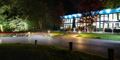 Hochzeit - Standesamt - Pressbaum - ORANGERIE mit abendlicher Beleuchtung  - Orangerie Europahaus Wien