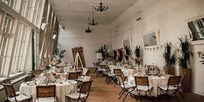 Hochzeit - Art der Location: Restaurant - Wien Penzing - ORANGERIE festlich gedeckt. (c) Siohie Häusler  - Orangerie Europahaus Wien